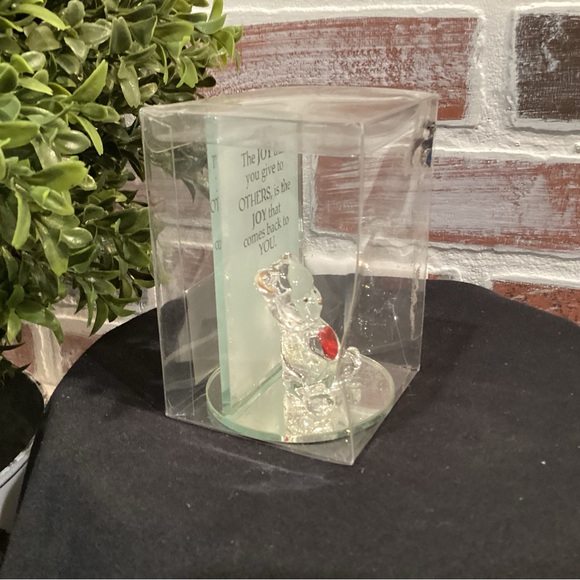 NIB - Glass Crafted - Red Heart “Joy” Bear - Mirrored Base - Gold Trimmed Ears - Picture 4 of 9